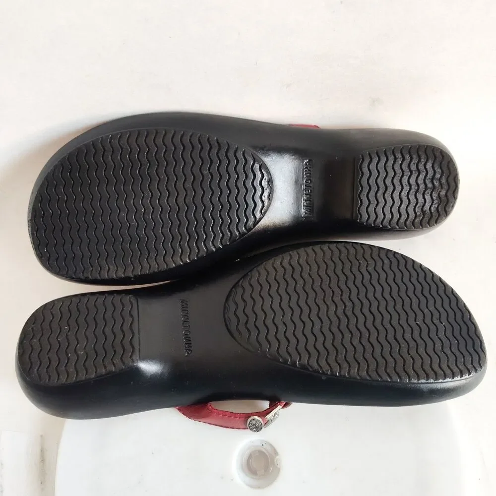 Minnetonka Thong Sandals Size 8 Red Suede Leather Silver Conchas Western Comfort